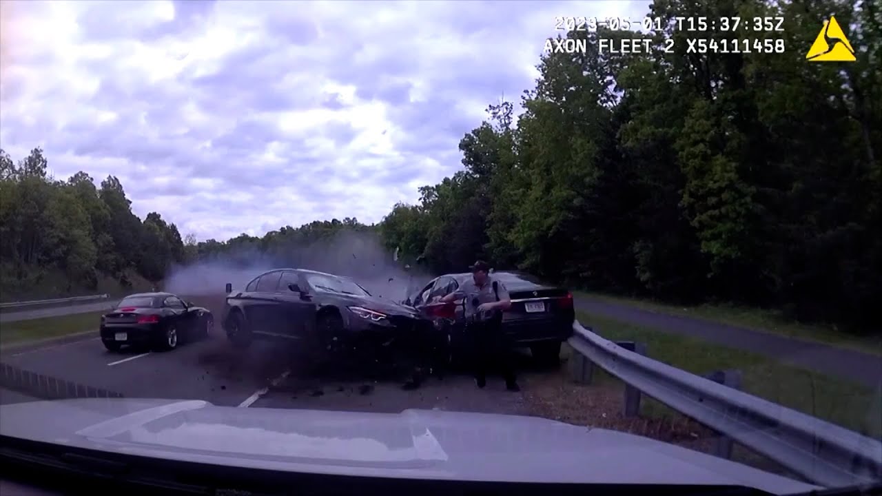 取り締まり中の警察官を襲った災難！対向車線から車が突っ込んできて…!?【動画ニュース】