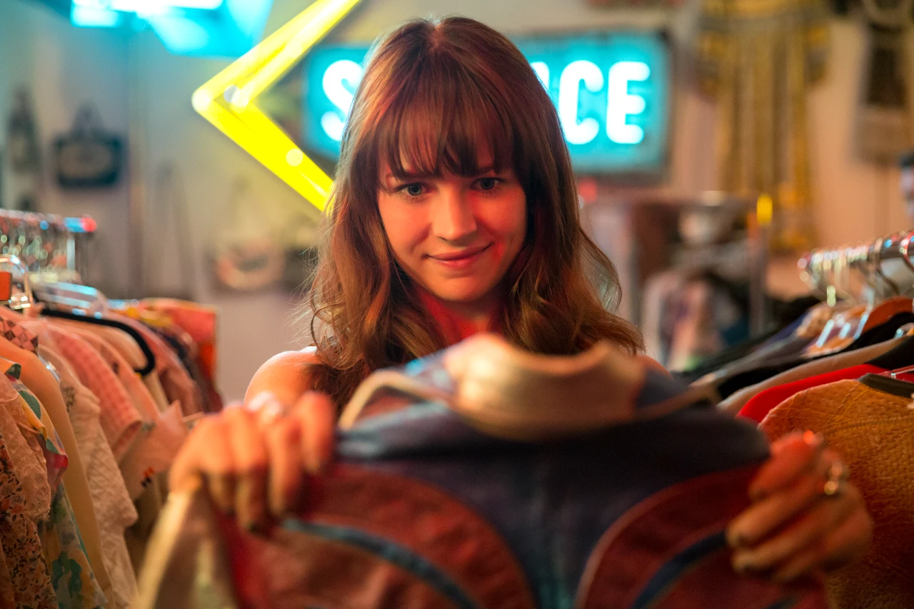 Netflixシリーズ『Girlboss ガールボス』：古着から始まり年商100億ドルのファッションブランドを創り上げる女性の成功物語